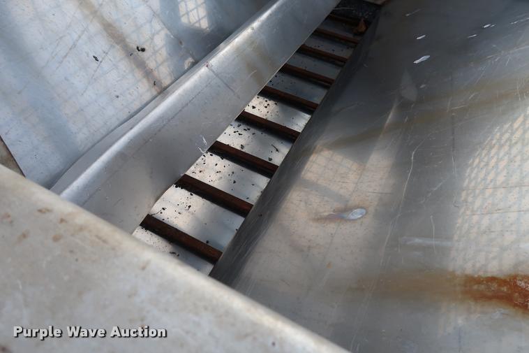 image for item BV9128 2001 Ford F350 Super Duty pickup truck