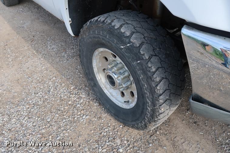 image for item BV9128 2001 Ford F350 Super Duty pickup truck