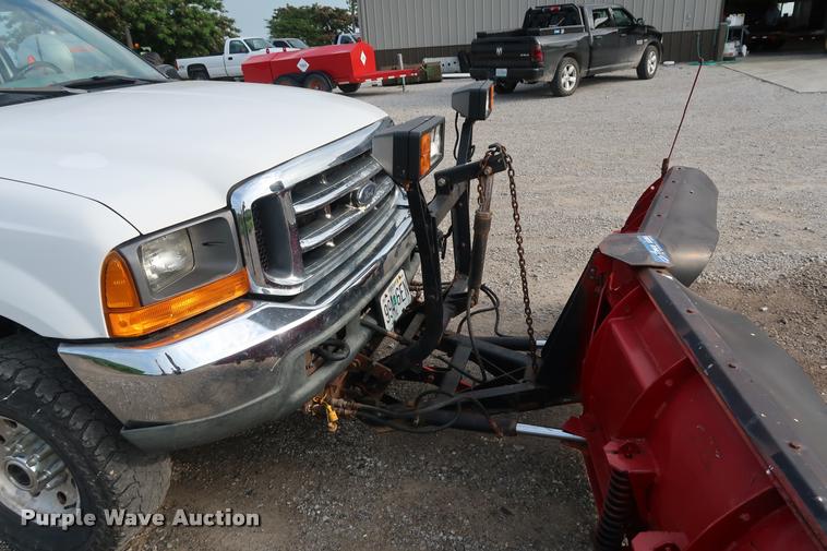 image for item BV9128 2001 Ford F350 Super Duty pickup truck