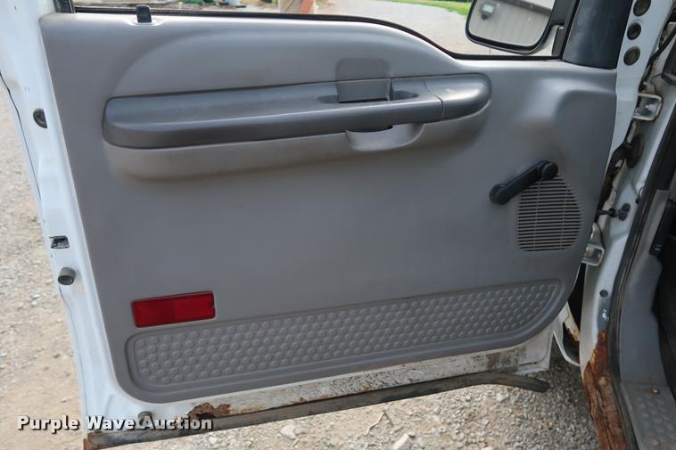 image for item BV9128 2001 Ford F350 Super Duty pickup truck