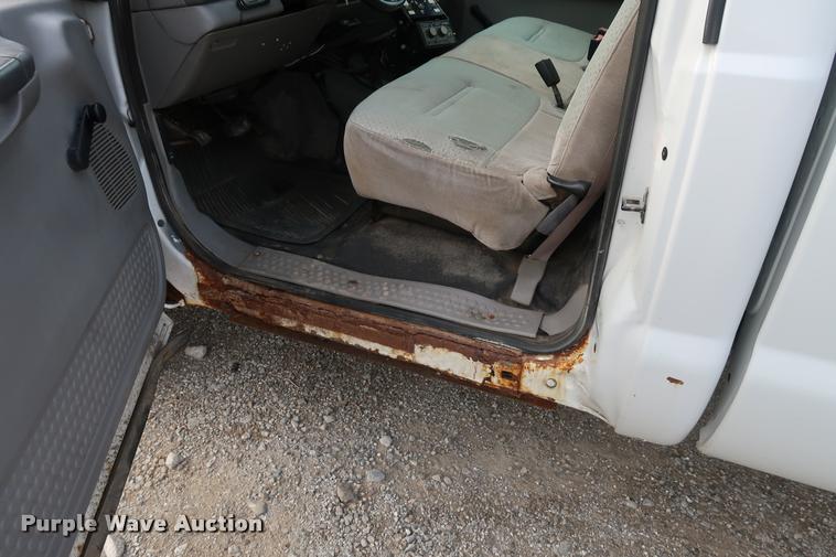 image for item BV9128 2001 Ford F350 Super Duty pickup truck