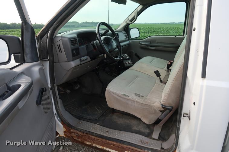 image for item BV9128 2001 Ford F350 Super Duty pickup truck