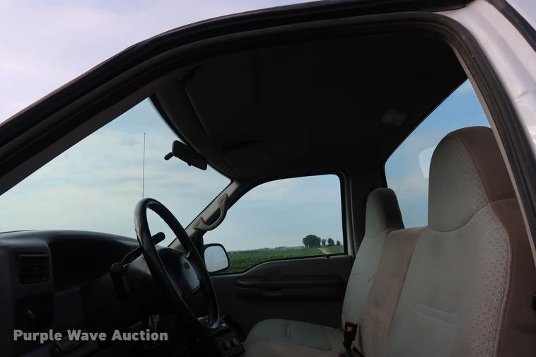 image for item BV9128 2001 Ford F350 Super Duty pickup truck