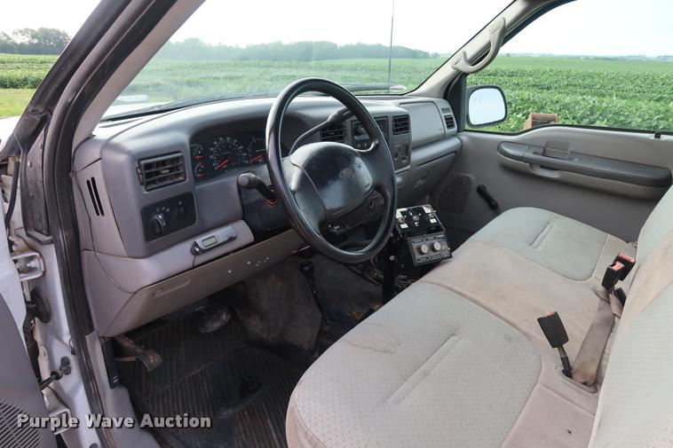 image for item BV9128 2001 Ford F350 Super Duty pickup truck