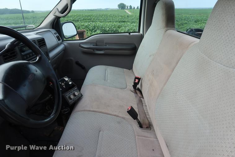 image for item BV9128 2001 Ford F350 Super Duty pickup truck