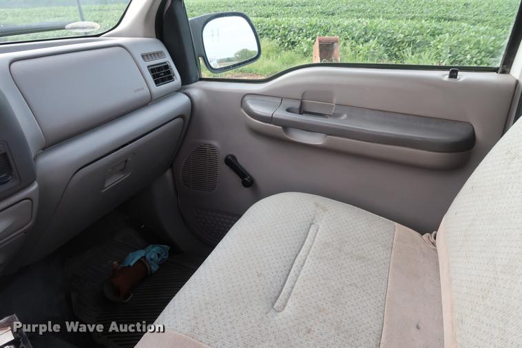 image for item BV9128 2001 Ford F350 Super Duty pickup truck