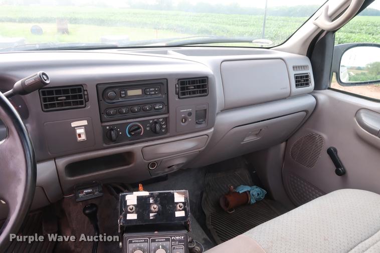 image for item BV9128 2001 Ford F350 Super Duty pickup truck