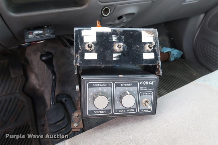 image for item BV9128 2001 Ford F350 Super Duty pickup truck