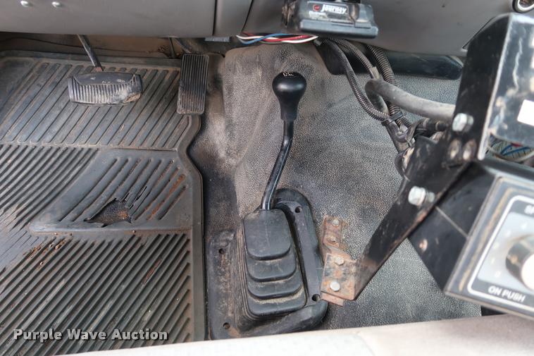 image for item BV9128 2001 Ford F350 Super Duty pickup truck