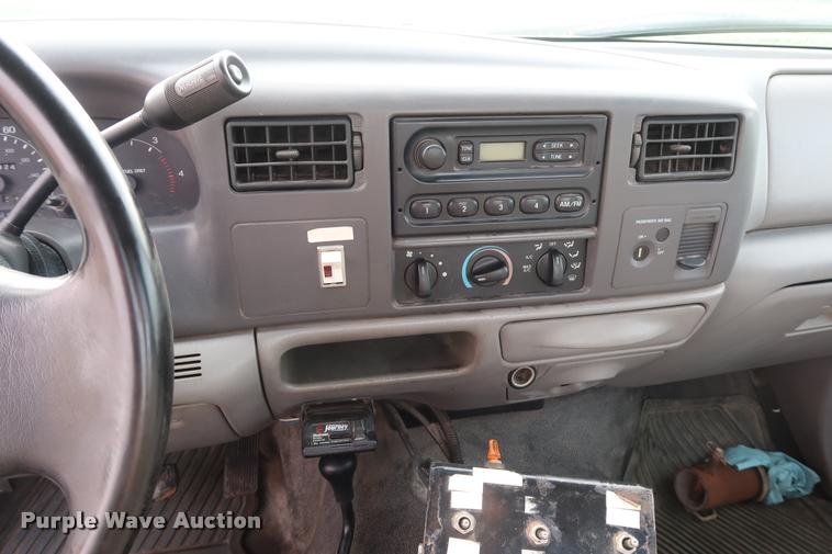 image for item BV9128 2001 Ford F350 Super Duty pickup truck