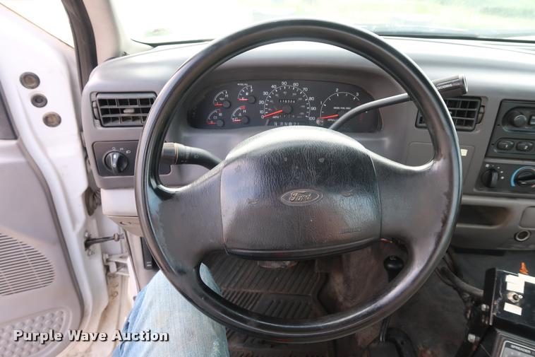 image for item BV9128 2001 Ford F350 Super Duty pickup truck