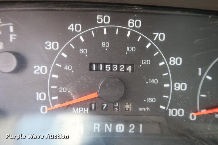 image for item BV9128 2001 Ford F350 Super Duty pickup truck