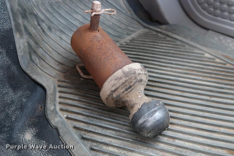 image for item BV9128 2001 Ford F350 Super Duty pickup truck