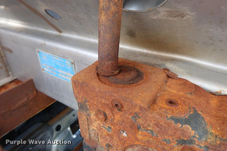 image for item BV9128 2001 Ford F350 Super Duty pickup truck