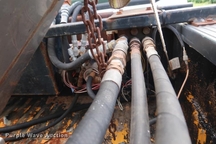 image for item BV9128 2001 Ford F350 Super Duty pickup truck