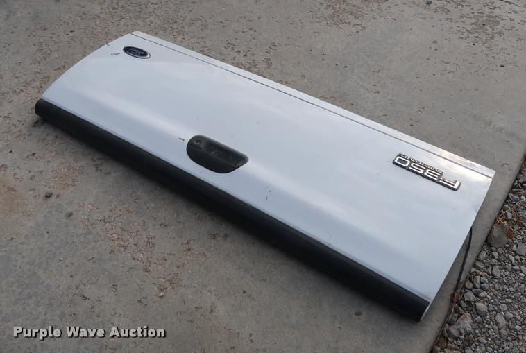 image for item BV9128 2001 Ford F350 Super Duty pickup truck