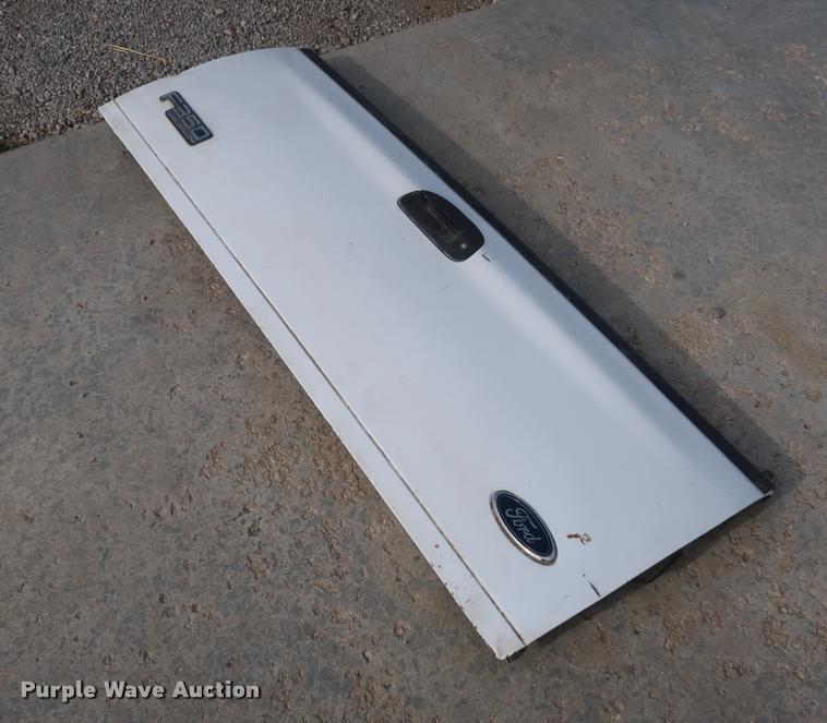 image for item BV9128 2001 Ford F350 Super Duty pickup truck