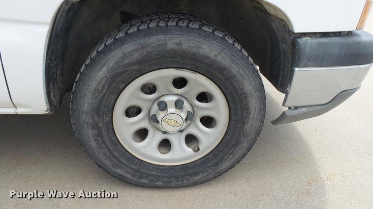 image for item DA1173 2005 Chevrolet Silverado 1500 Ext. Cab pickup truck