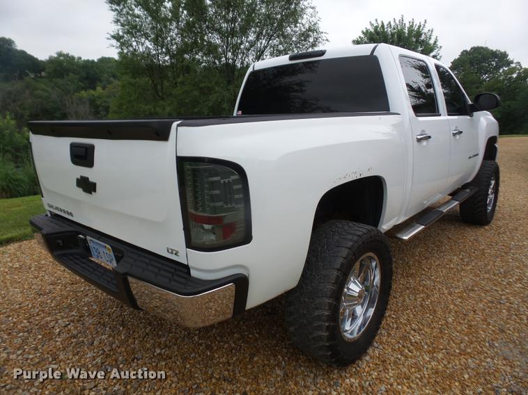 image for item DA1667 2007 Chevrolet Silverado 1500 Crew Cab pickup truck