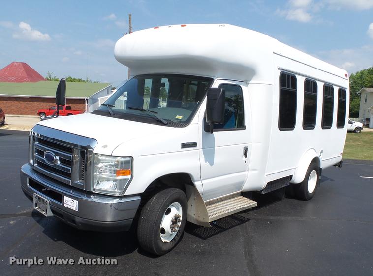 image for item DA2250 2008 Ford E350 Super Duty shuttle bus