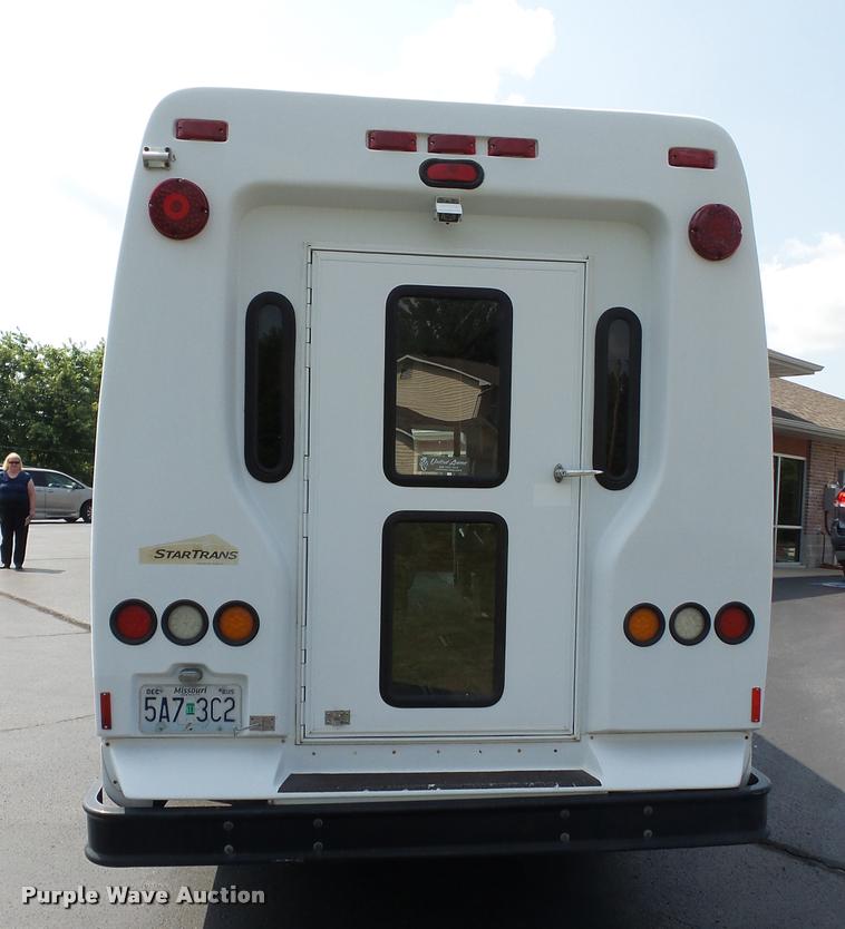 image for item DA2250 2008 Ford E350 Super Duty shuttle bus