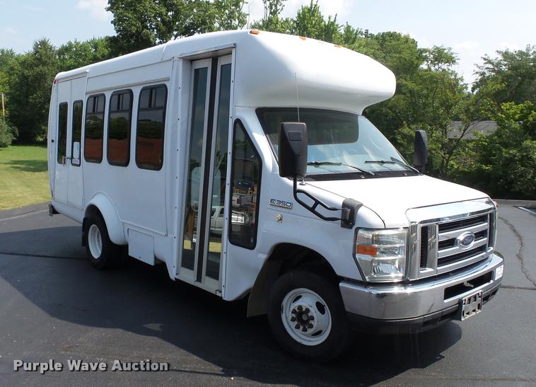 image for item DA2250 2008 Ford E350 Super Duty shuttle bus