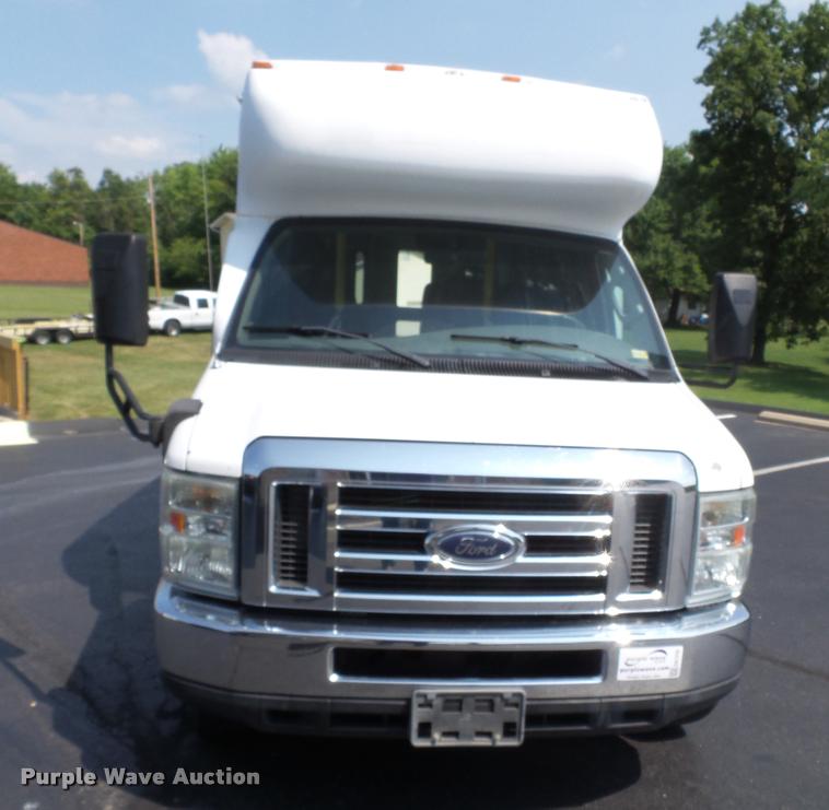 image for item DA2250 2008 Ford E350 Super Duty shuttle bus