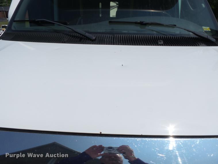 image for item DA2250 2008 Ford E350 Super Duty shuttle bus