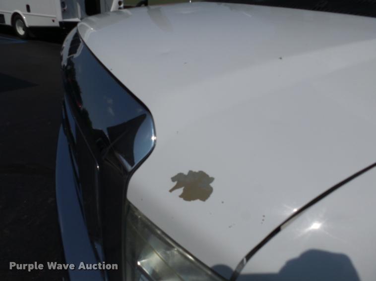 image for item DA2250 2008 Ford E350 Super Duty shuttle bus