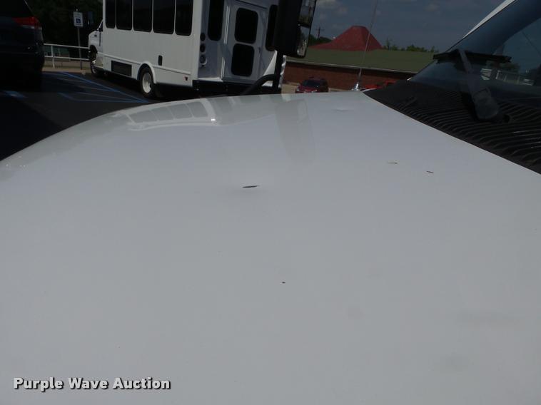 image for item DA2250 2008 Ford E350 Super Duty shuttle bus