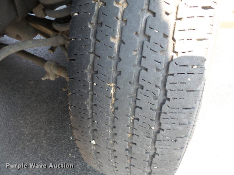 image for item DA2250 2008 Ford E350 Super Duty shuttle bus