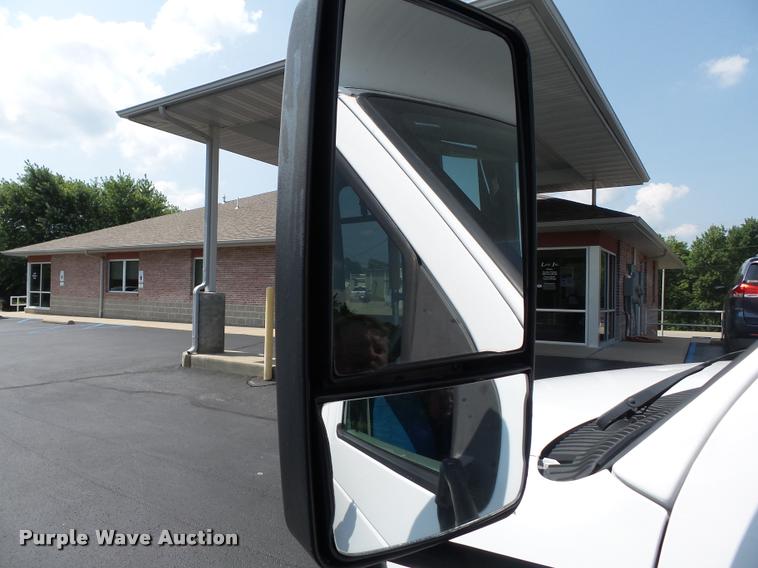 image for item DA2250 2008 Ford E350 Super Duty shuttle bus