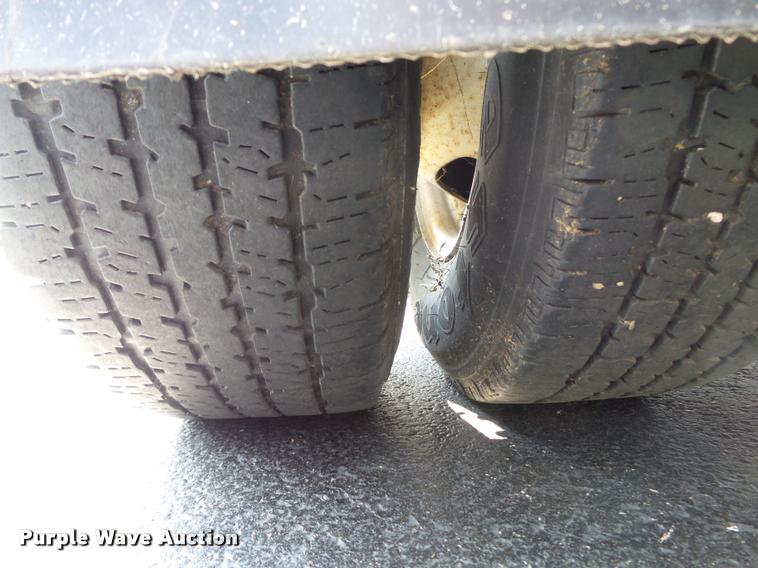 image for item DA2250 2008 Ford E350 Super Duty shuttle bus