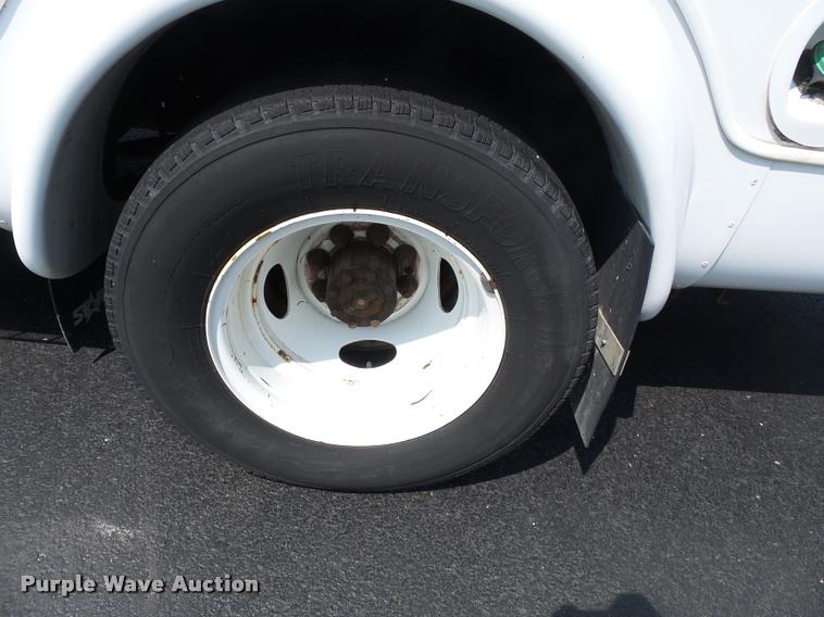 image for item DA2250 2008 Ford E350 Super Duty shuttle bus