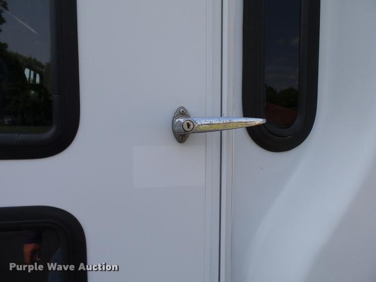 image for item DA2250 2008 Ford E350 Super Duty shuttle bus