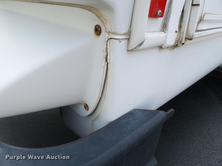 image for item DA2250 2008 Ford E350 Super Duty shuttle bus