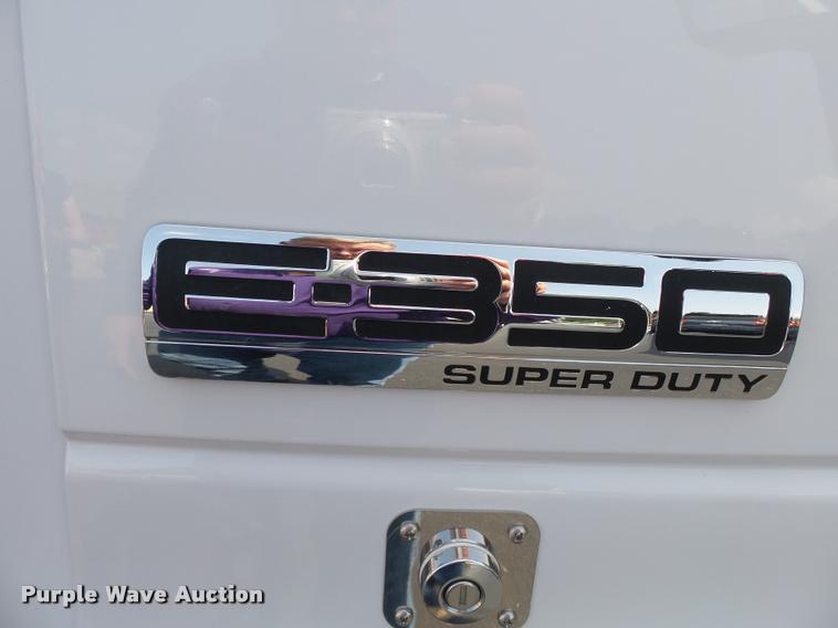 image for item DA2250 2008 Ford E350 Super Duty shuttle bus