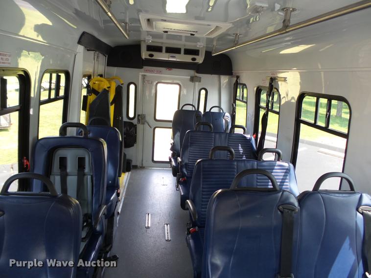 image for item DA2250 2008 Ford E350 Super Duty shuttle bus