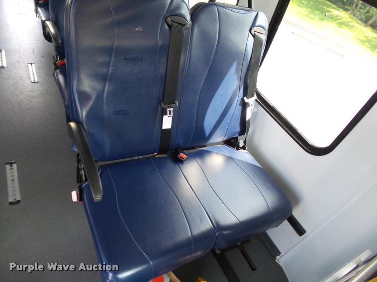 image for item DA2250 2008 Ford E350 Super Duty shuttle bus