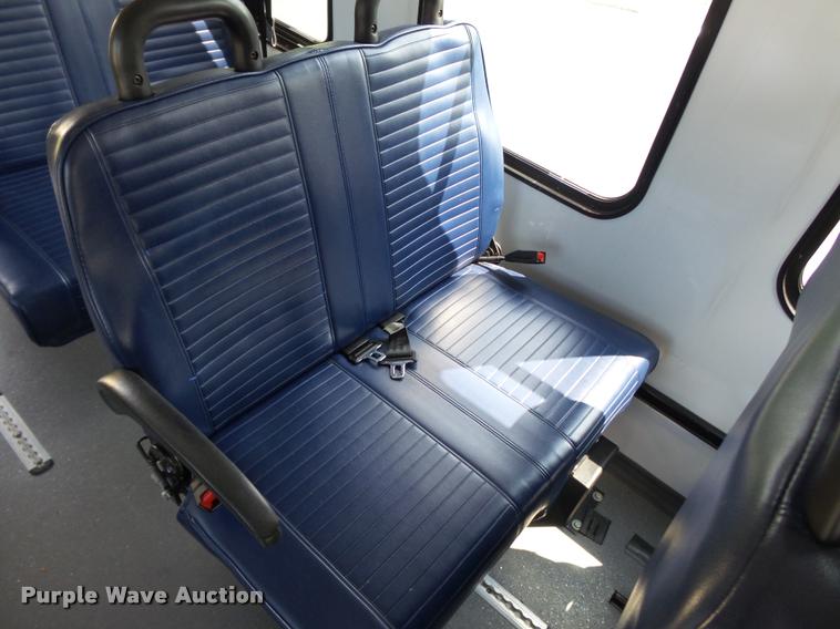 image for item DA2250 2008 Ford E350 Super Duty shuttle bus