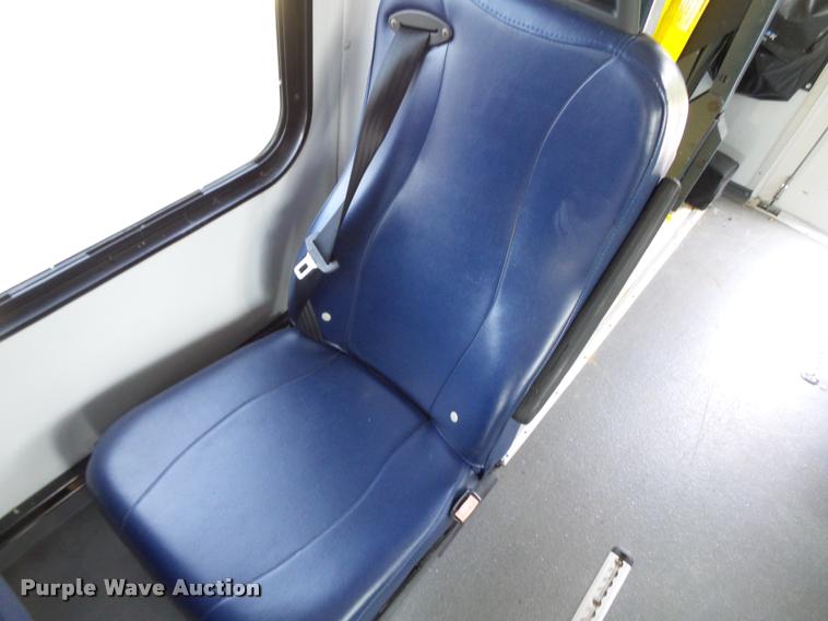 image for item DA2250 2008 Ford E350 Super Duty shuttle bus