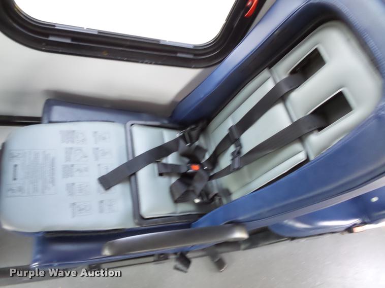 image for item DA2250 2008 Ford E350 Super Duty shuttle bus