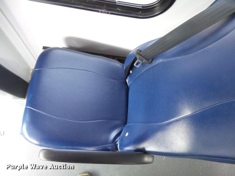 image for item DA2250 2008 Ford E350 Super Duty shuttle bus