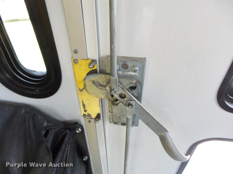 image for item DA2250 2008 Ford E350 Super Duty shuttle bus