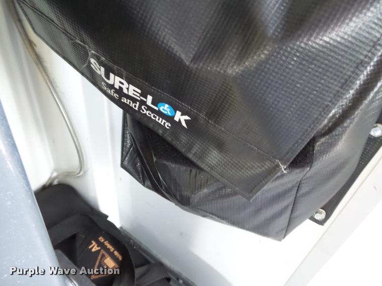 image for item DA2250 2008 Ford E350 Super Duty shuttle bus