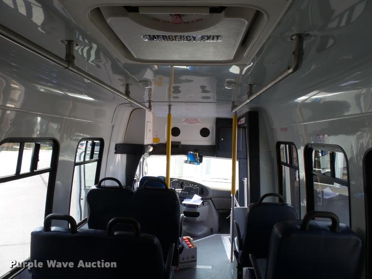 image for item DA2250 2008 Ford E350 Super Duty shuttle bus
