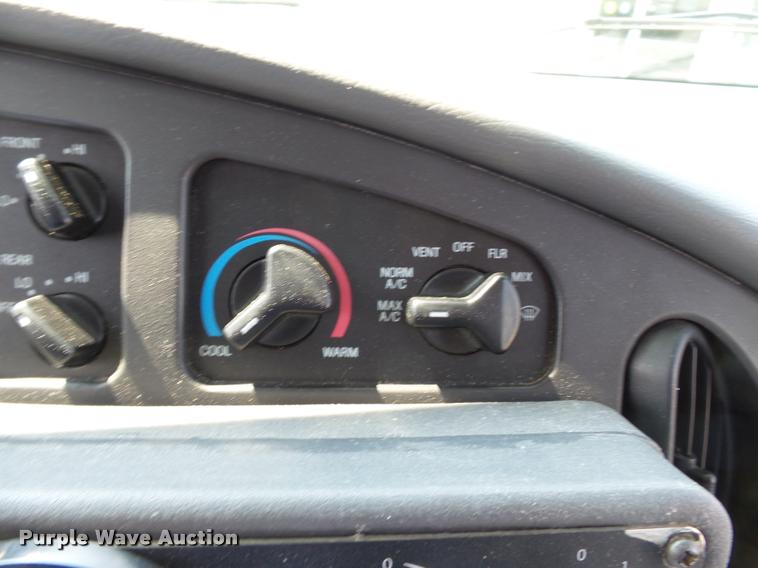 image for item DA2250 2008 Ford E350 Super Duty shuttle bus