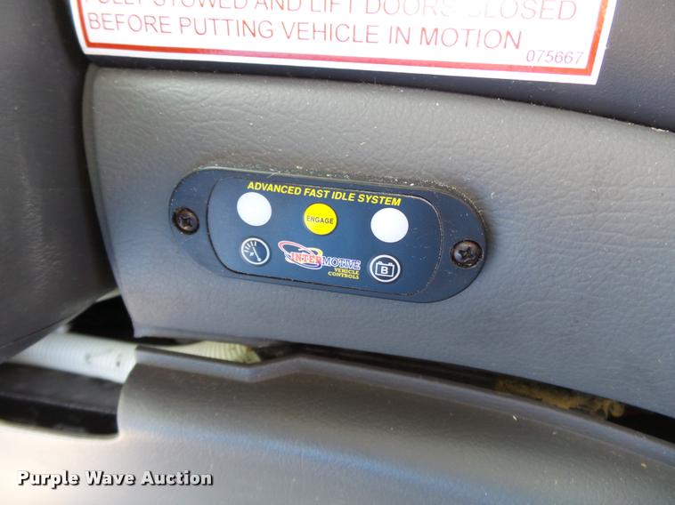 image for item DA2250 2008 Ford E350 Super Duty shuttle bus