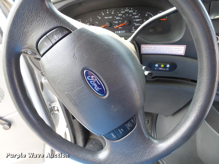 image for item DA2250 2008 Ford E350 Super Duty shuttle bus
