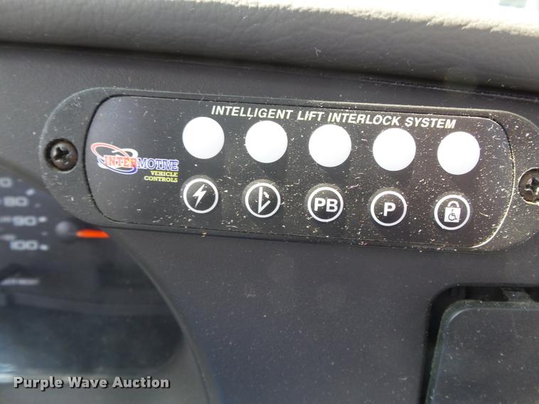 image for item DA2250 2008 Ford E350 Super Duty shuttle bus